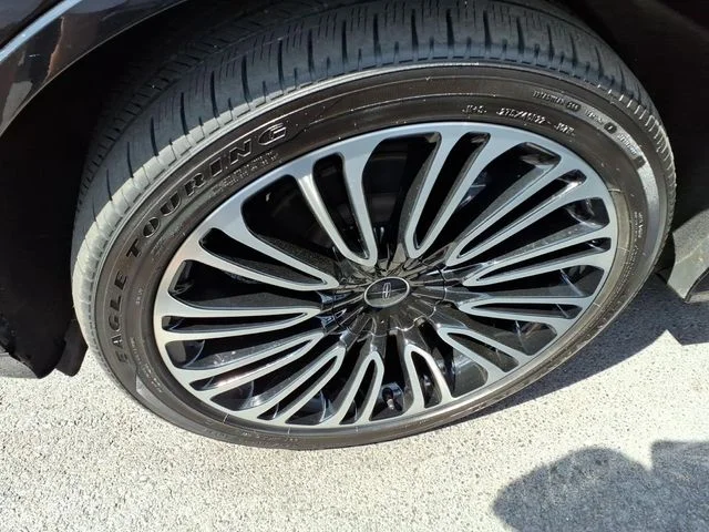 Used 2025 Black Metallic Lincoln Black Label image 5