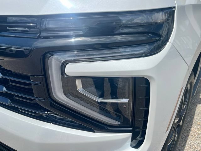 Used 2025 Iridescent Pearl Tricoat Chevrolet RST image 4