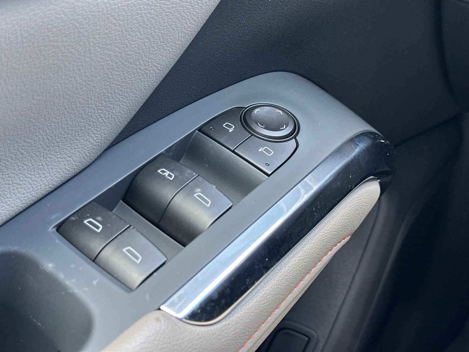 New 2027 Sterling Gray Metallic Chevrolet LT image 35