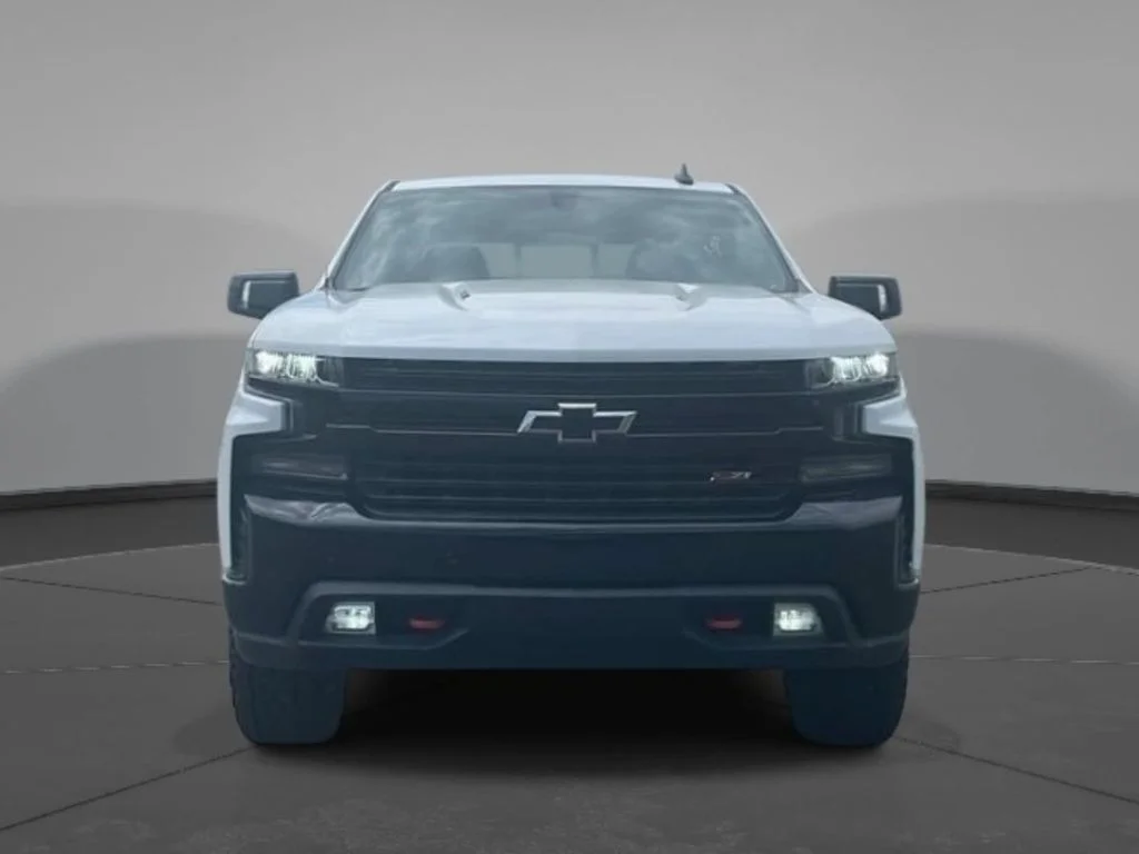 Used 2021 Iridescent Pearl Tricoat Chevrolet LT Trail Boss image 2