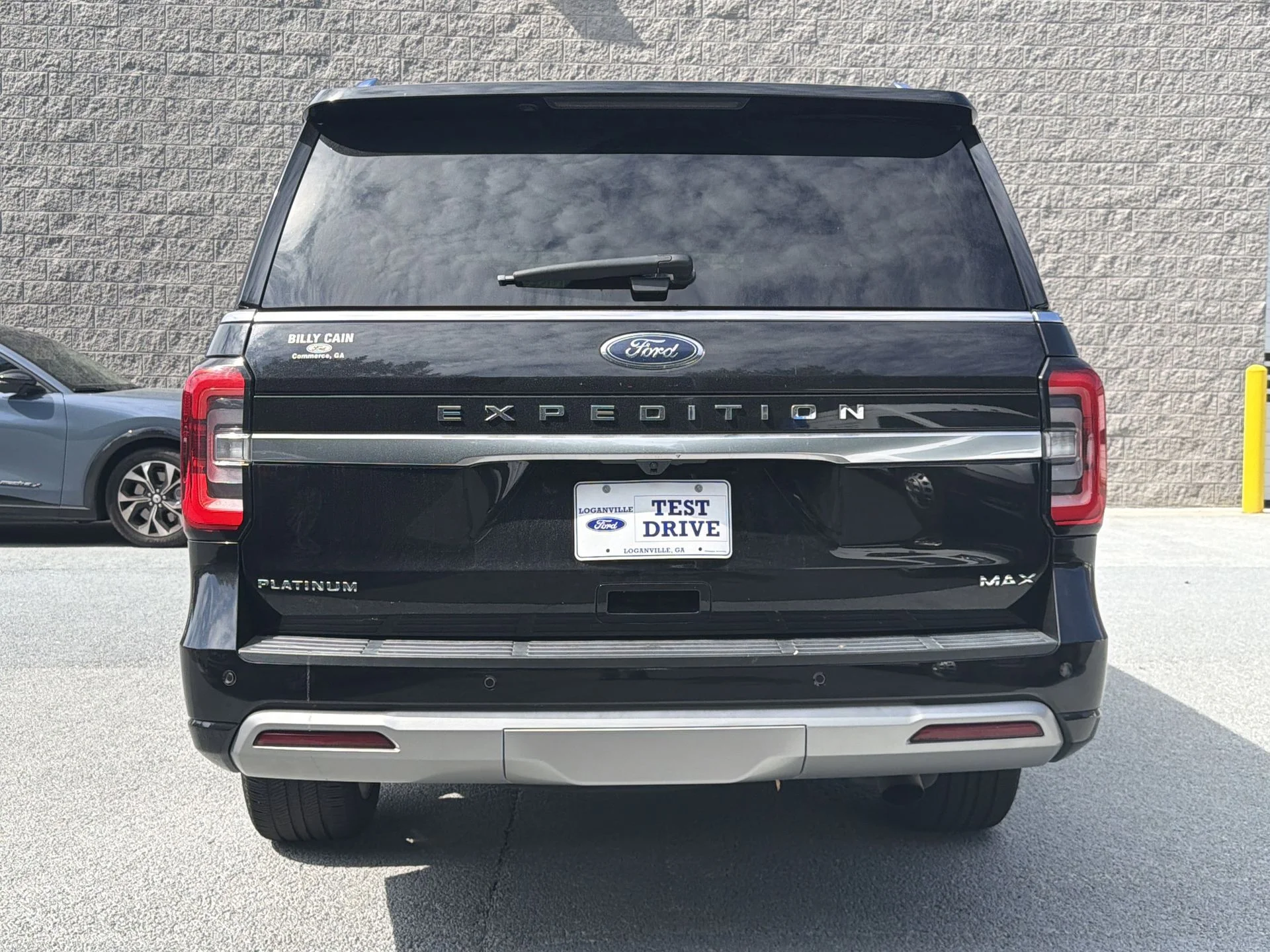 Used 2022 Black Metallic Ford Platinum image 4