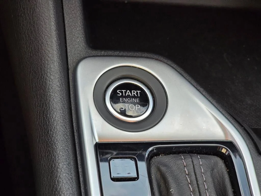 Used 2025 White Nissan SV image 17