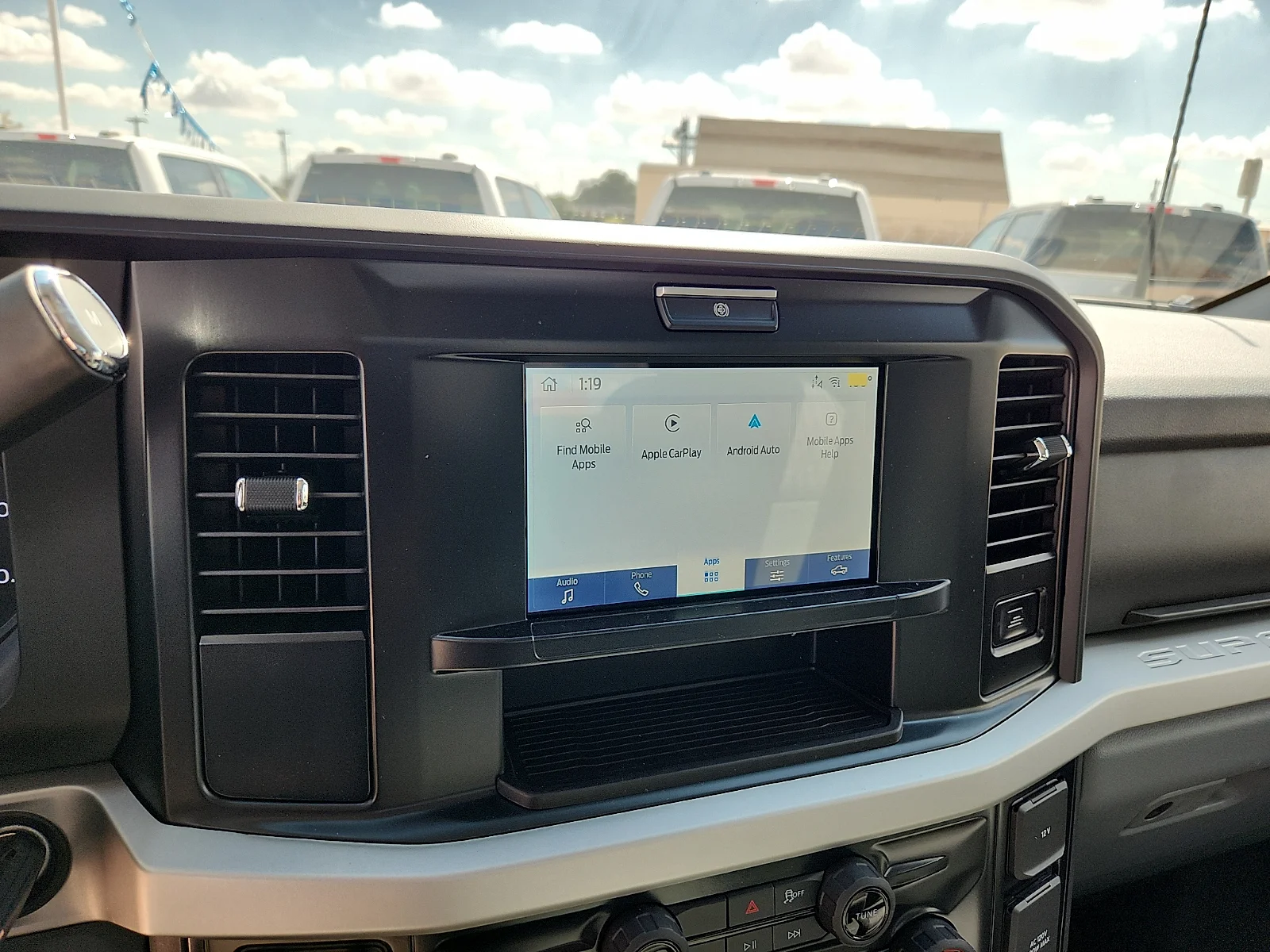 New 2027 Oxford White Ford XLT image 24