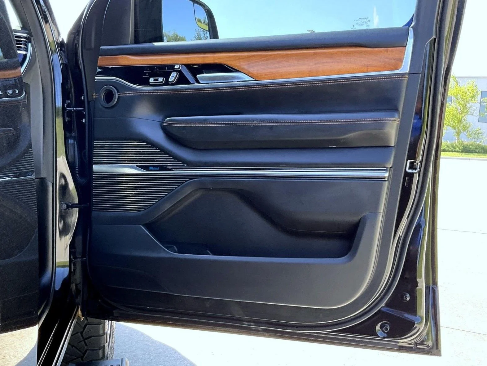 Used 2022 Black Jeep Series III image 17