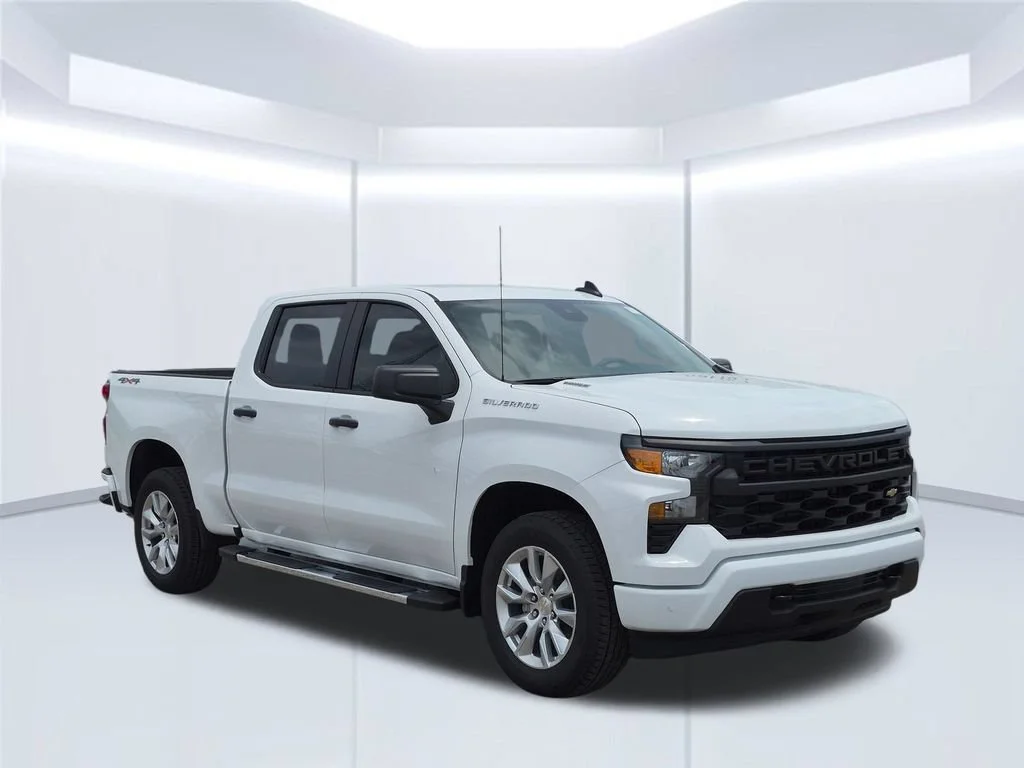 New 2026 Summit White Chevrolet Custom image 8