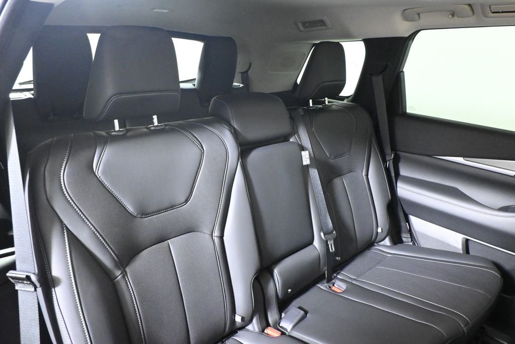 New 2027 GRAPHITE SHADOW INFINITI Luxe AWD image 37
