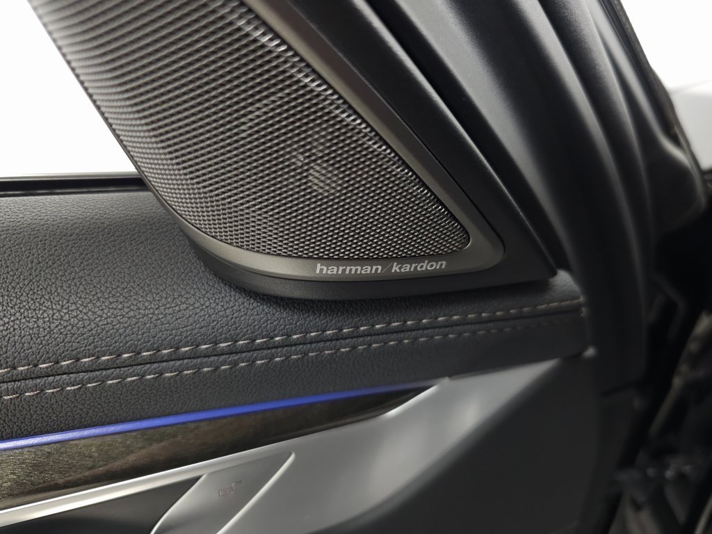 2020 BMW 745E - Image 13