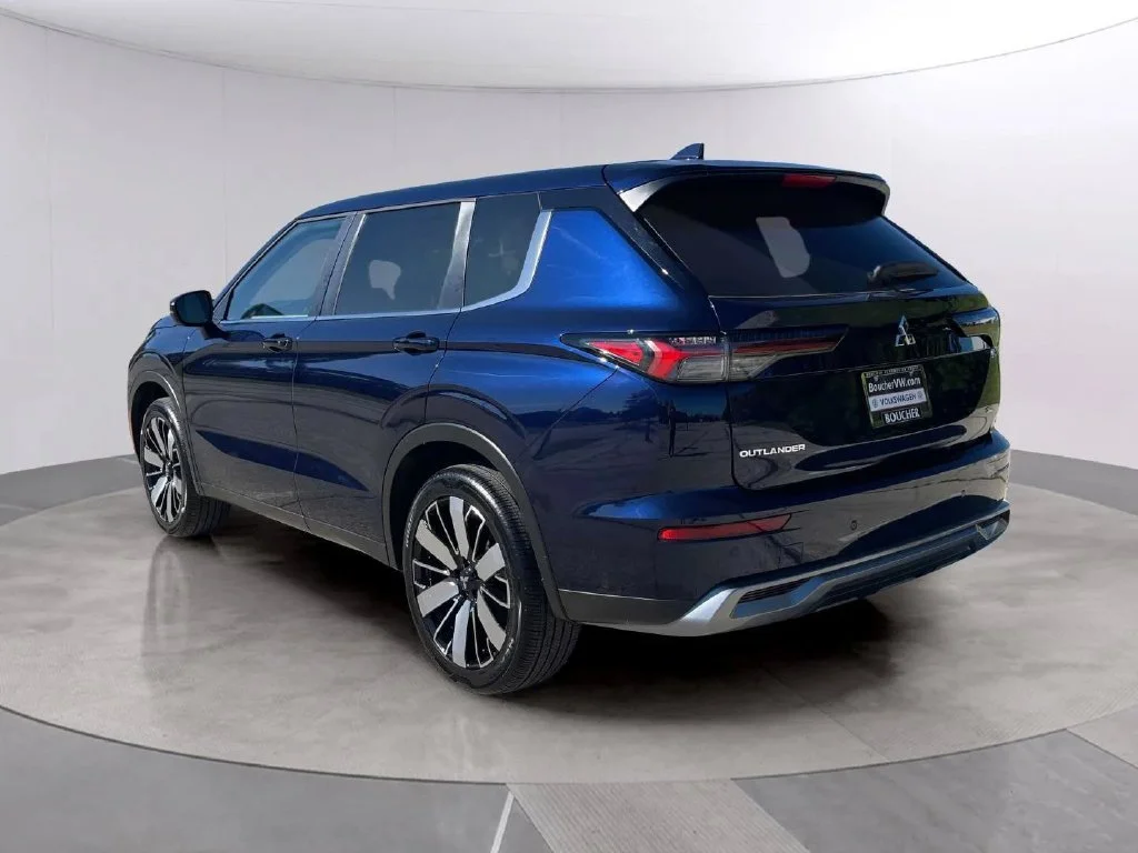 Used 2025 Cosmic Blue Metallic Mitsubishi  image 3