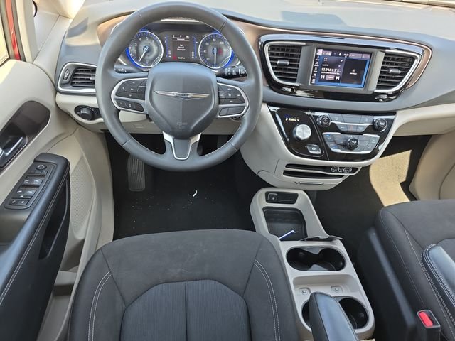 2023 Chrysler Voyager LX - Photo 13
