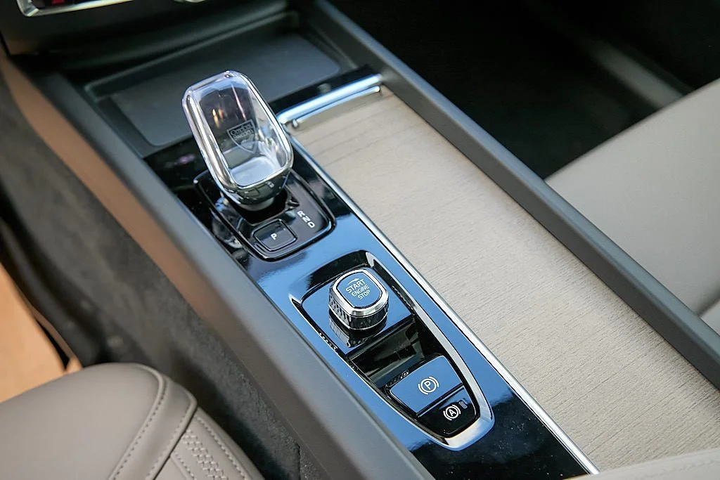 New 2026 Crystal White Volvo Plus image 18