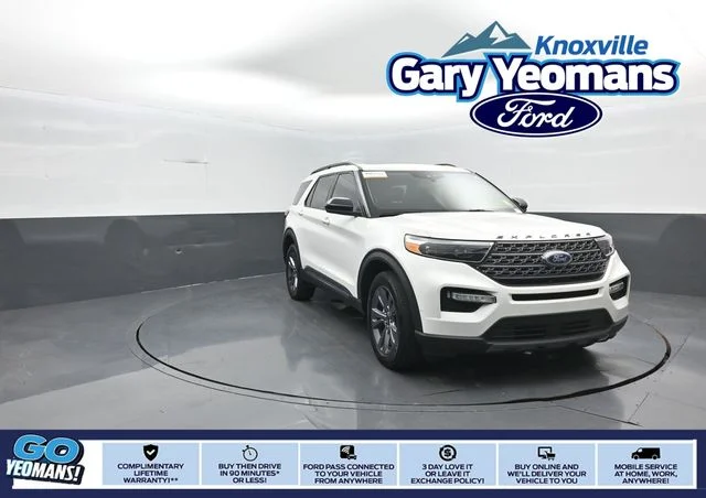 Certified Used 2022 White Metallic Ford XLT image 1