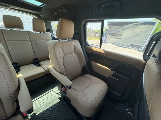 New 2026 Woolstone Green Land Rover X-Dynamic SE image 47