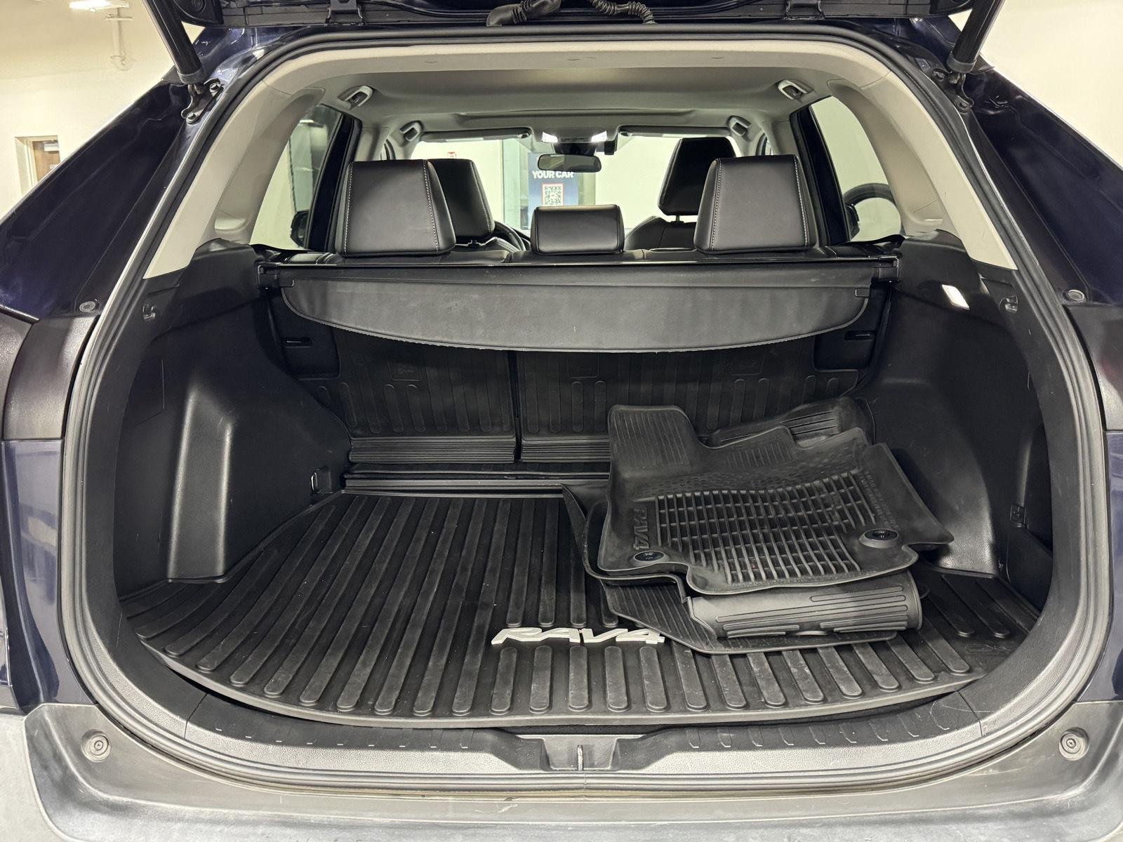 2022 Toyota RAV4 XLE Premium - Photo 6