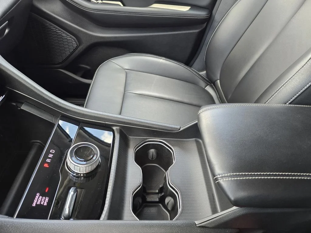 Used 2023 Diamond Black Crystal Pearlcoat Jeep Limited image 18