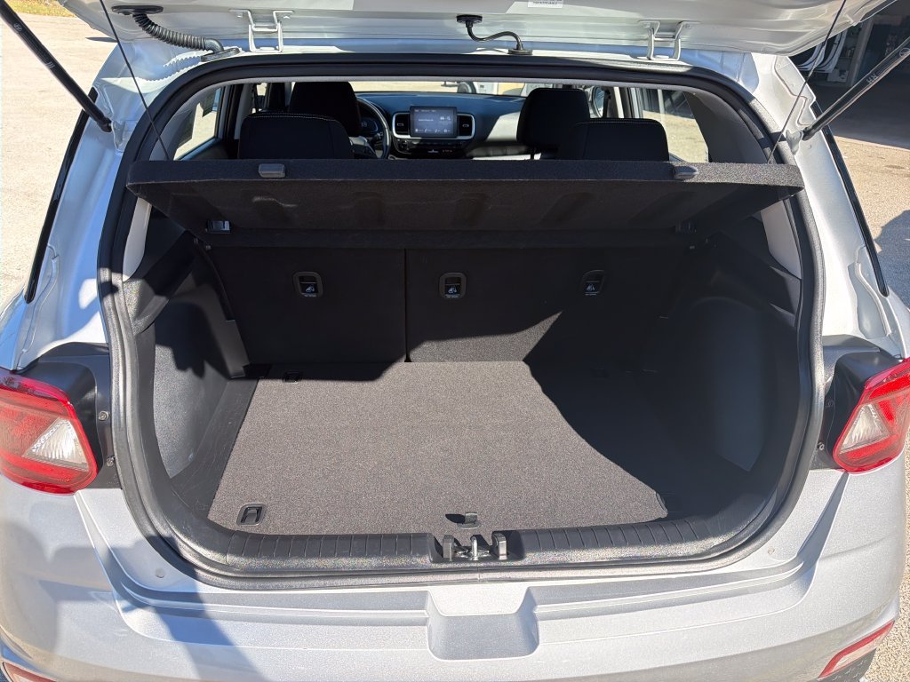 Used 2025 Silver Hyundai SEL image 9