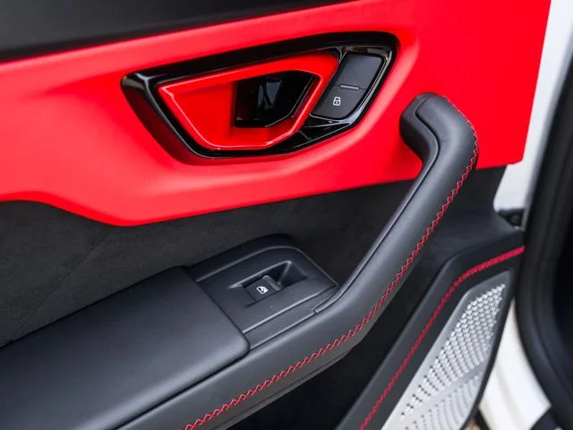 Used 2025  Lamborghini SE image 50