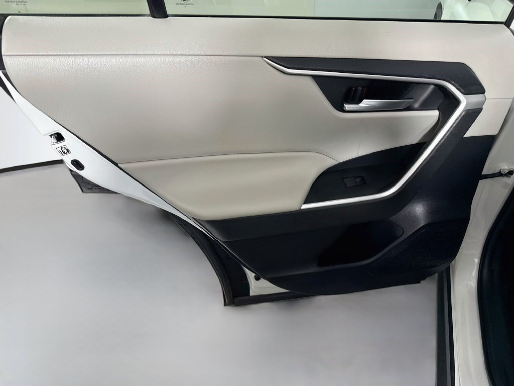 Used 2020 Super White Toyota XLE image 22