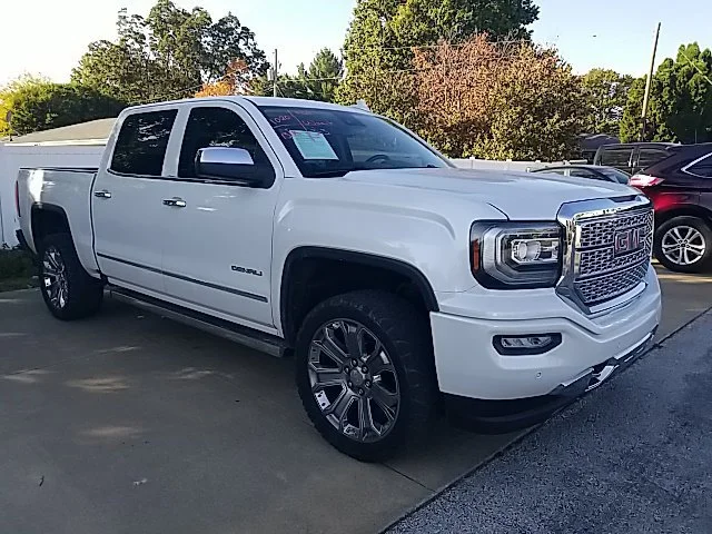 Used 2018 WHITE FROST TRICOAT GMC Denali image 2
