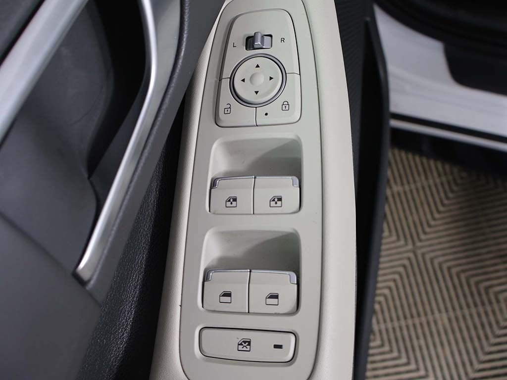 Used 2022 Gray Hyundai SEL image 33