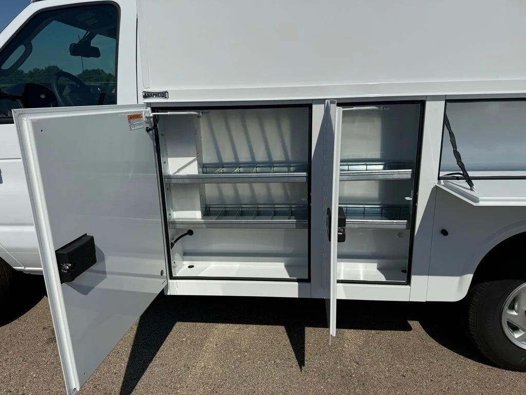 New 2026 Oxford White Ford E-350 SRW image 25