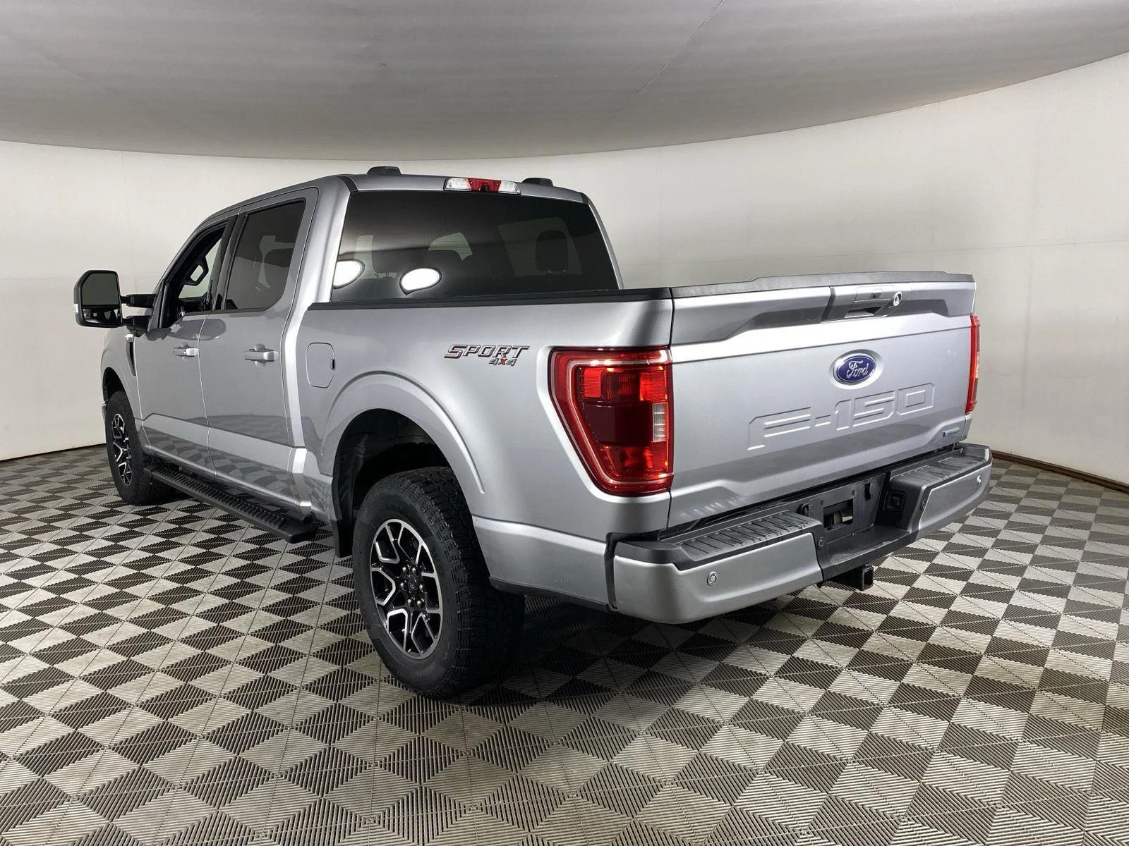Used 2022 Iconic Silver Ford XLT image 6