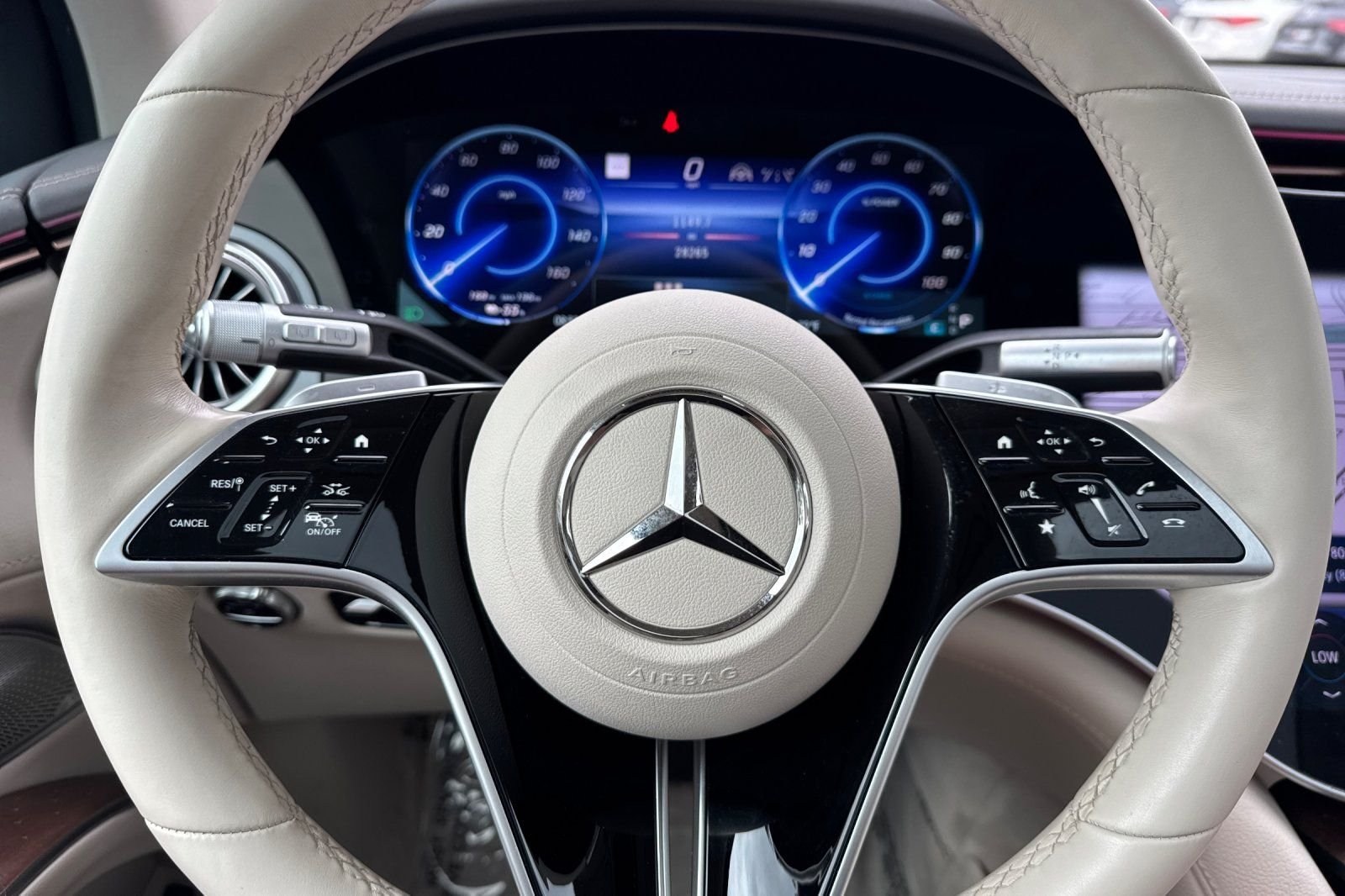 Certified Used 2024 White Mercedes-Benz 450 image 23