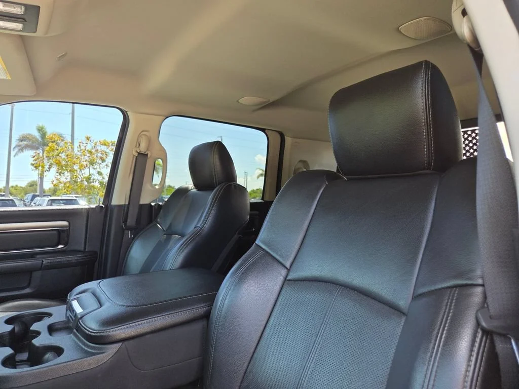 Used 2018 Brilliant Black Crystal Pearlcoat Ram Laramie image 26