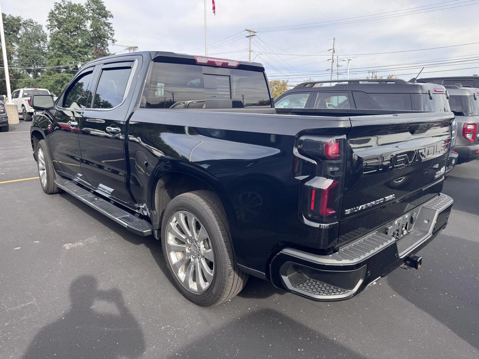 Used 2022 Black Chevrolet High Country image 6