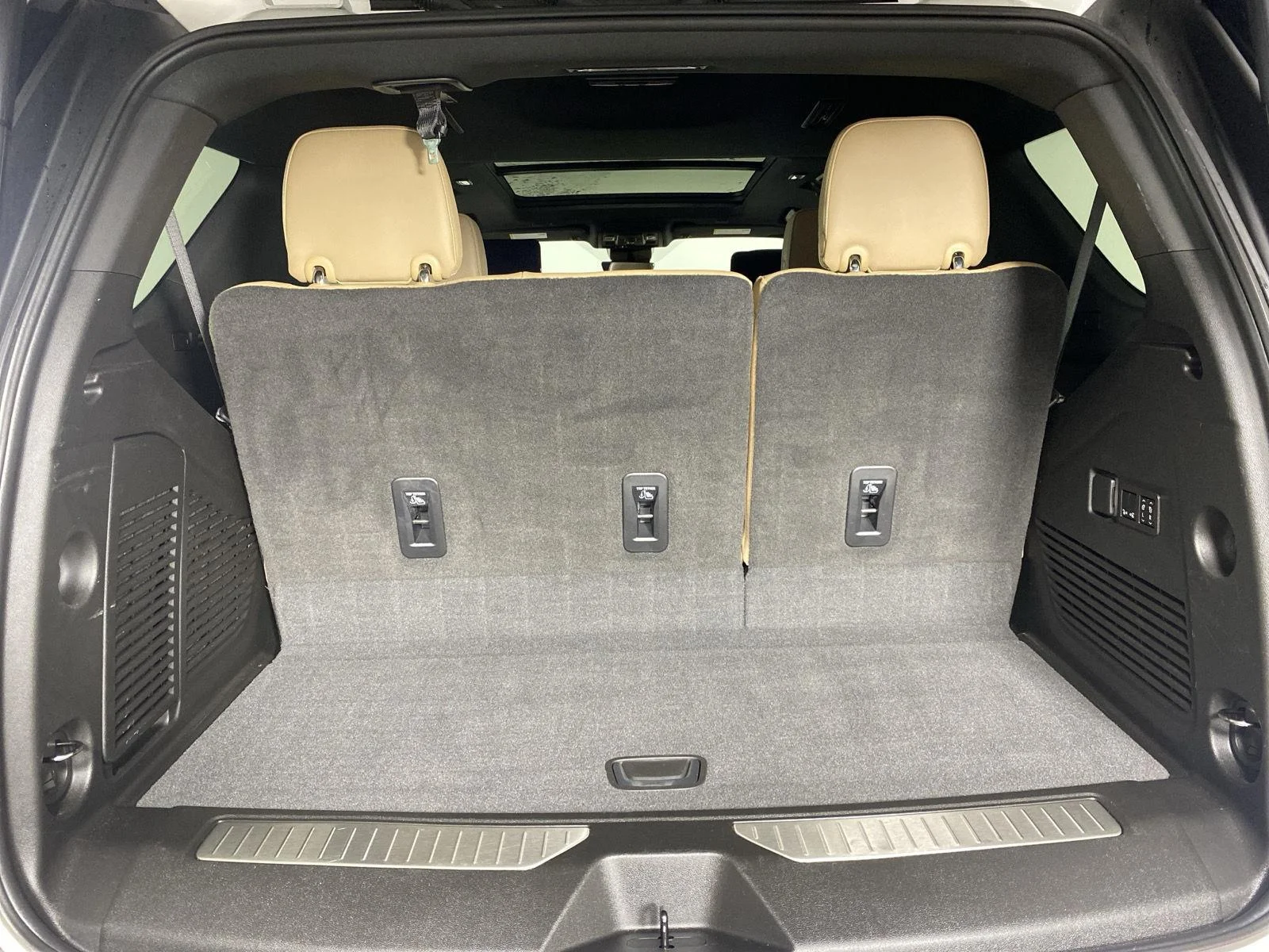 Used 2023 Iridescent Pearl Tricoat Chevrolet Premier image 30