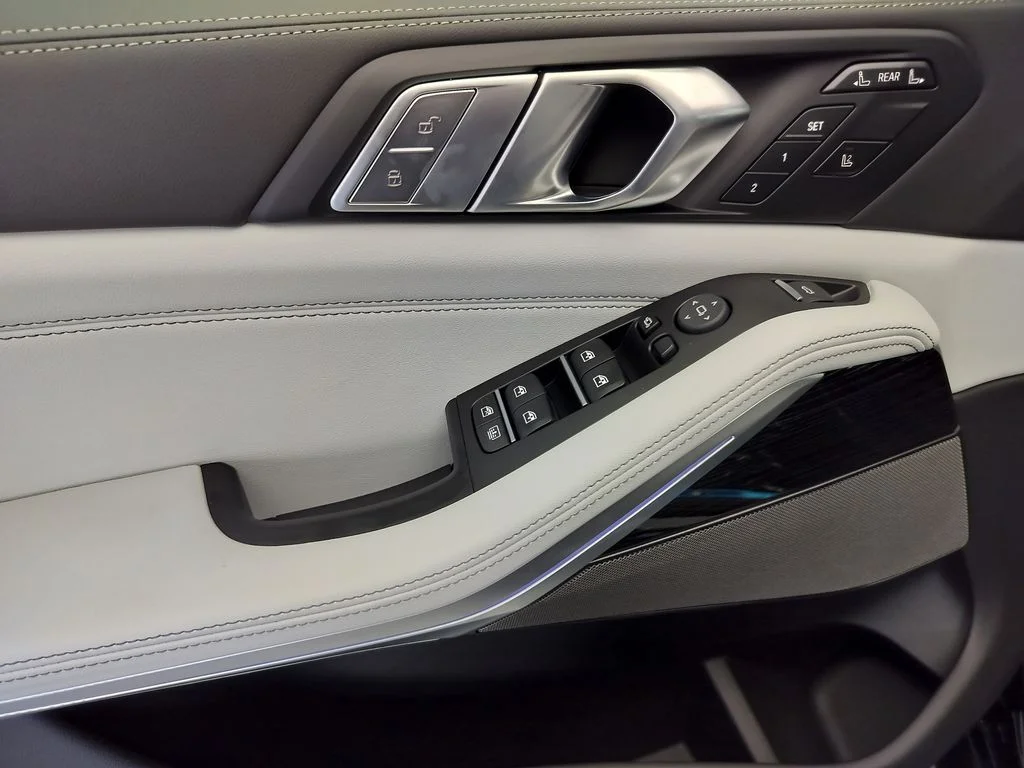 New 2027 Carbon Black Metallic BMW xDrive40i image 7