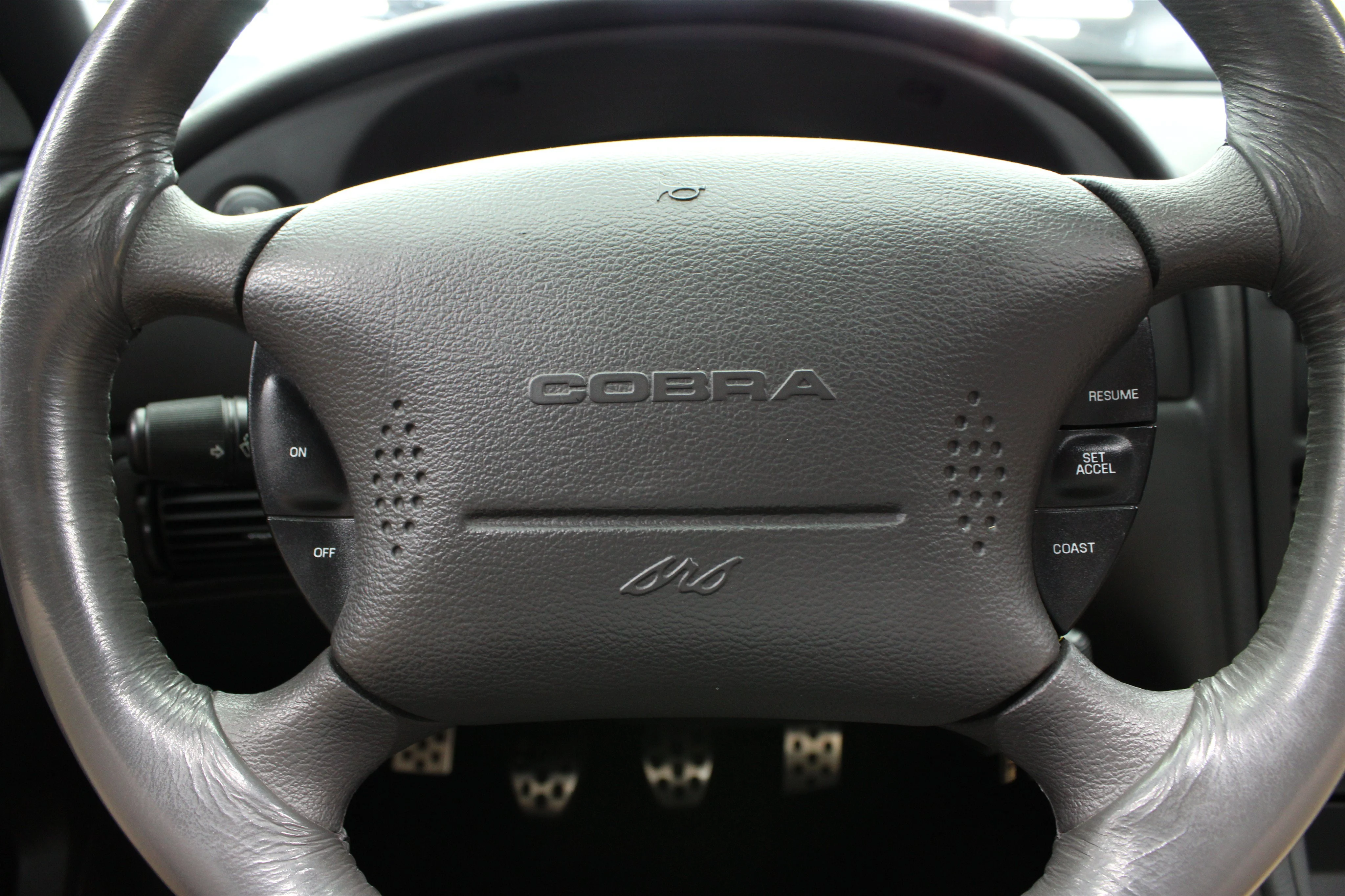 2004 Ford Mustang Cobra SVT - Photo 9