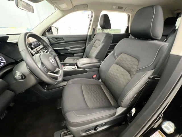 2025 Nissan Pathfinder SV - Photo 9
