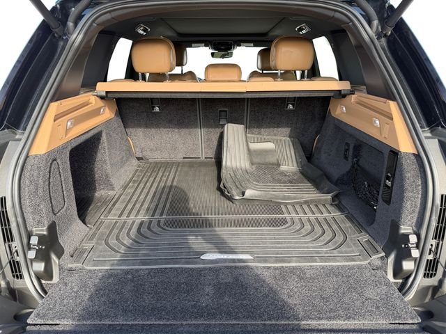Certified Used 2023 Santorini Black Metallic Land Rover SE image 18