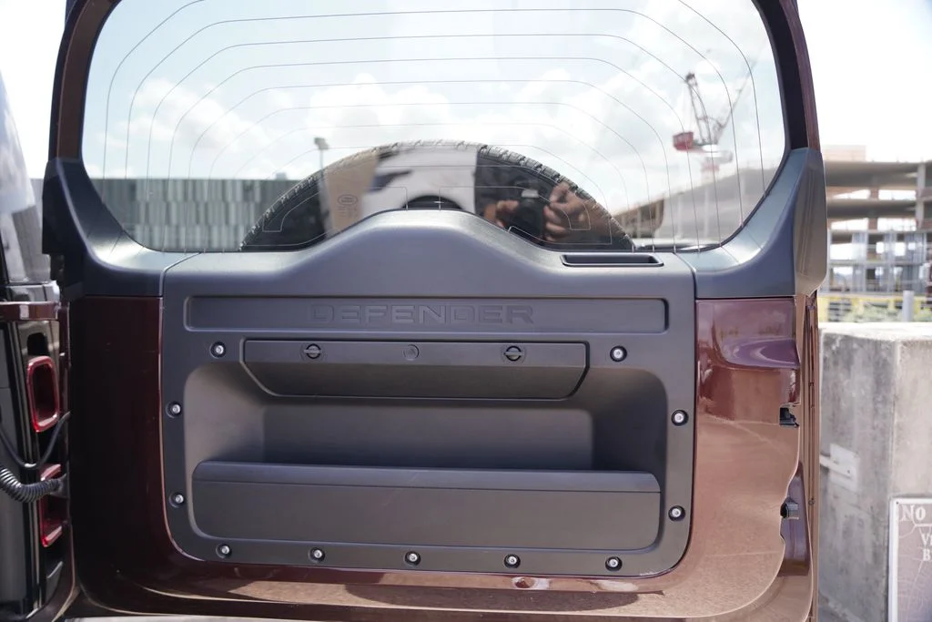 2025 Land Rover Defender X-Dynamic SE - Photo 35