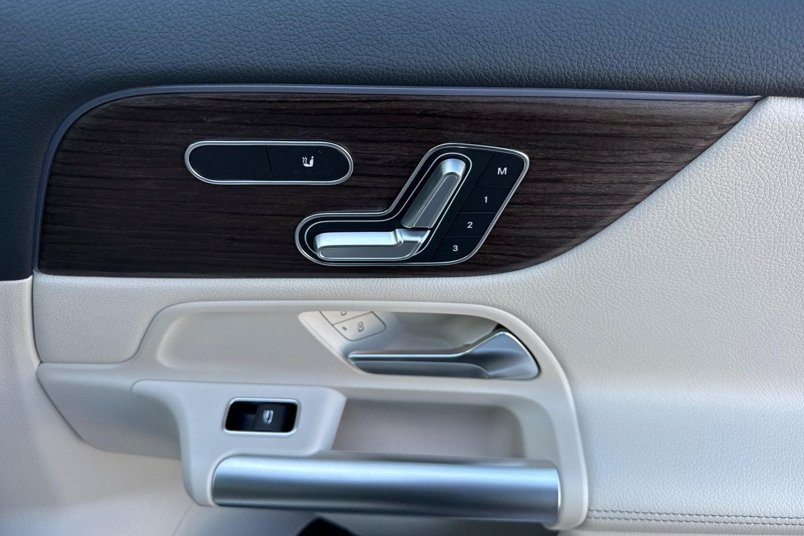 New 2026 Polar White Mercedes-Benz GLA 250 image 34