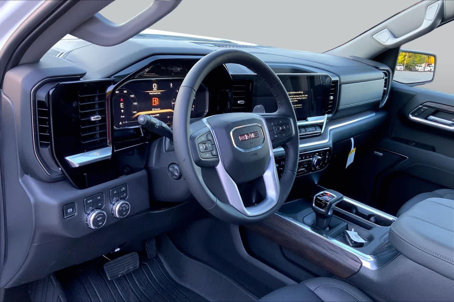 2026 GMC Sierra 1500 SLT - Photo 7
