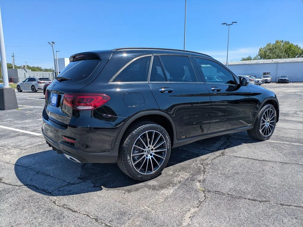 Used 2022  Mercedes-Benz GLC 300 image 4