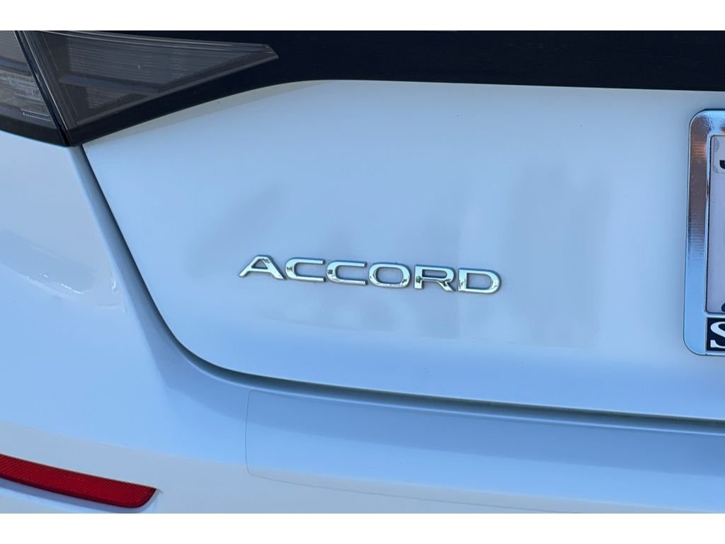 Used 2024 Platinum White Pearl Honda EX image 17