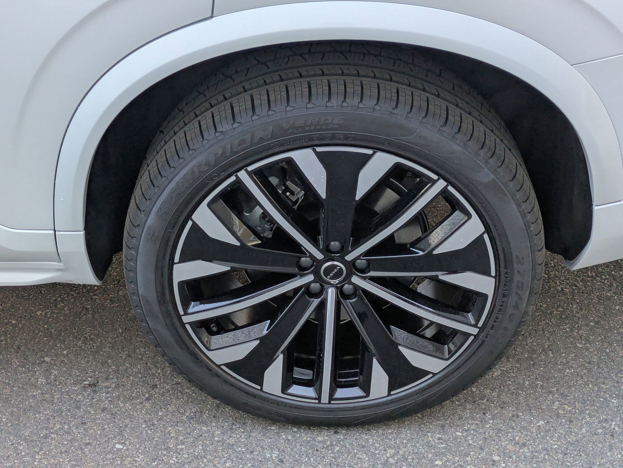 2026 Volvo XC90 Plus - Photo 14