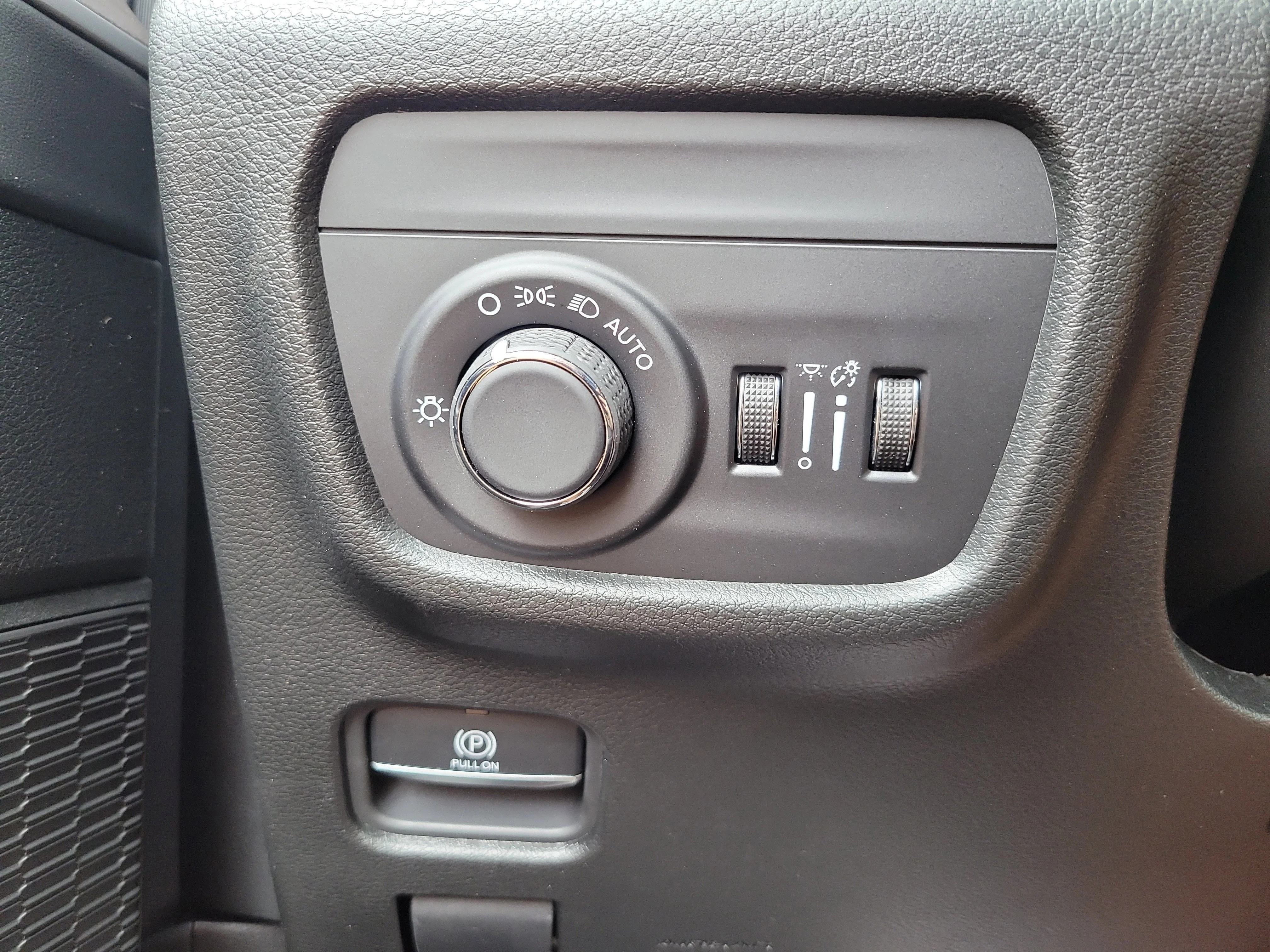 New 2026 Silver Zynith Jeep Laredo Altitude image 23