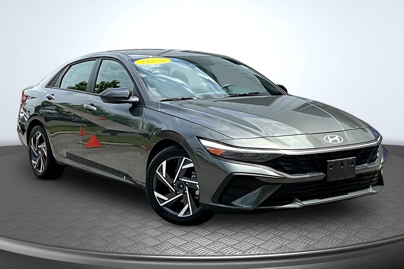 Certified Used 2025 Gray Hyundai SEL Sport image 3