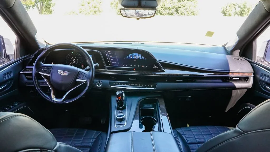 Used 2021 CRYSTAL WHITE TRICOAT Cadillac Sport Platinum image 13