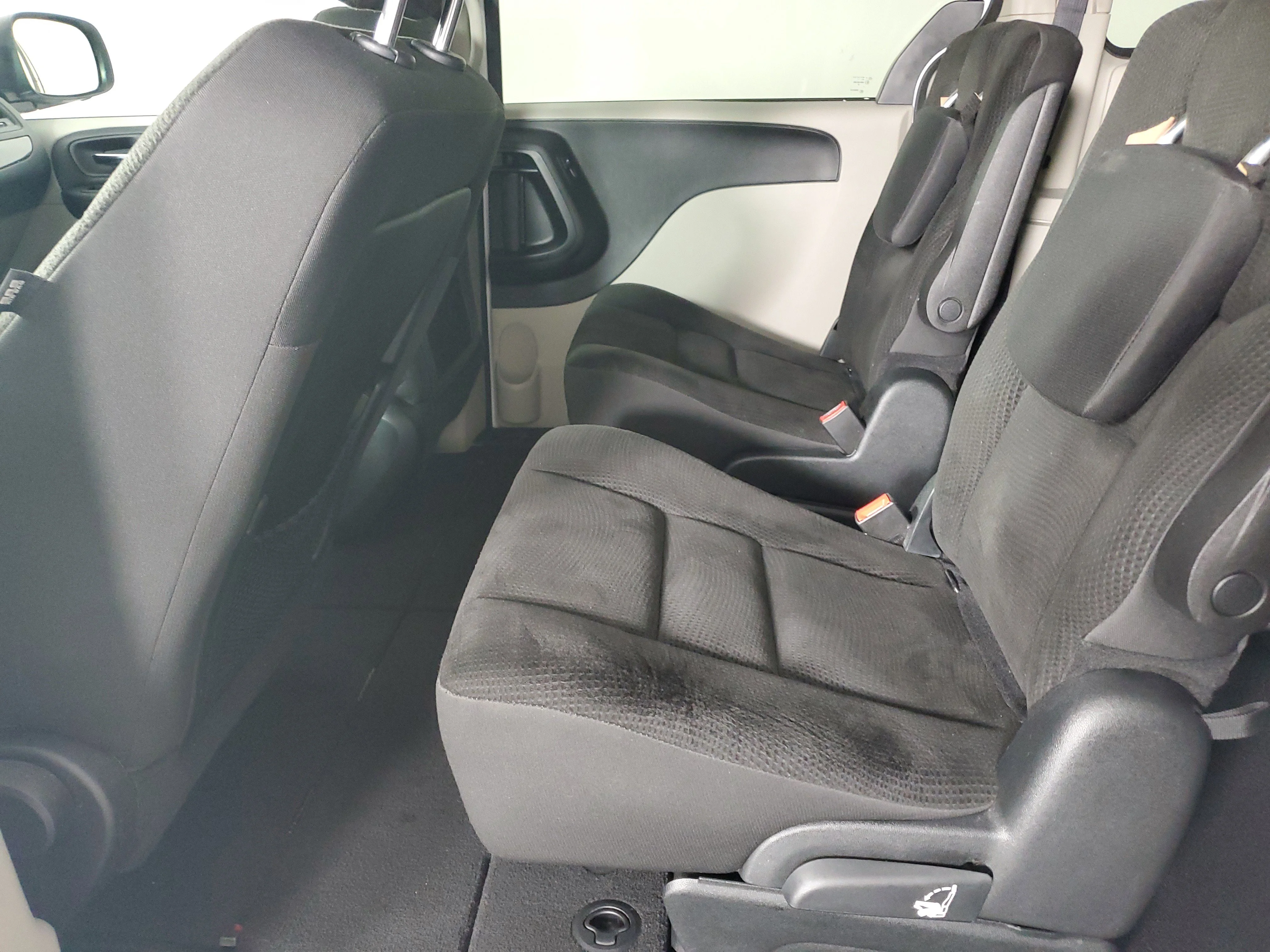 Used 2018 White Knuckle Clearcoat Dodge SE image 13