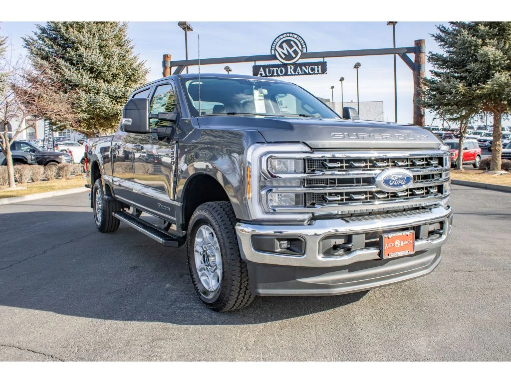 New 2026 Carbonized Gray Metallic Ford XLT image 2