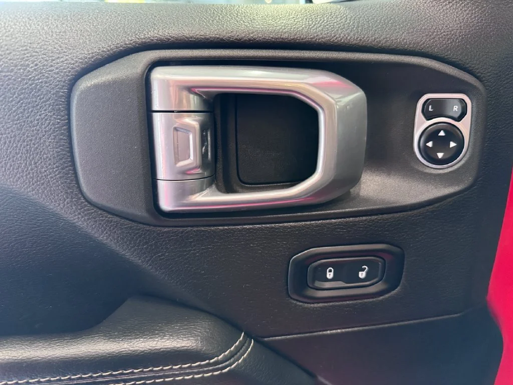 2020 Jeep Wrangler Unlimited Sahara - Photo 25