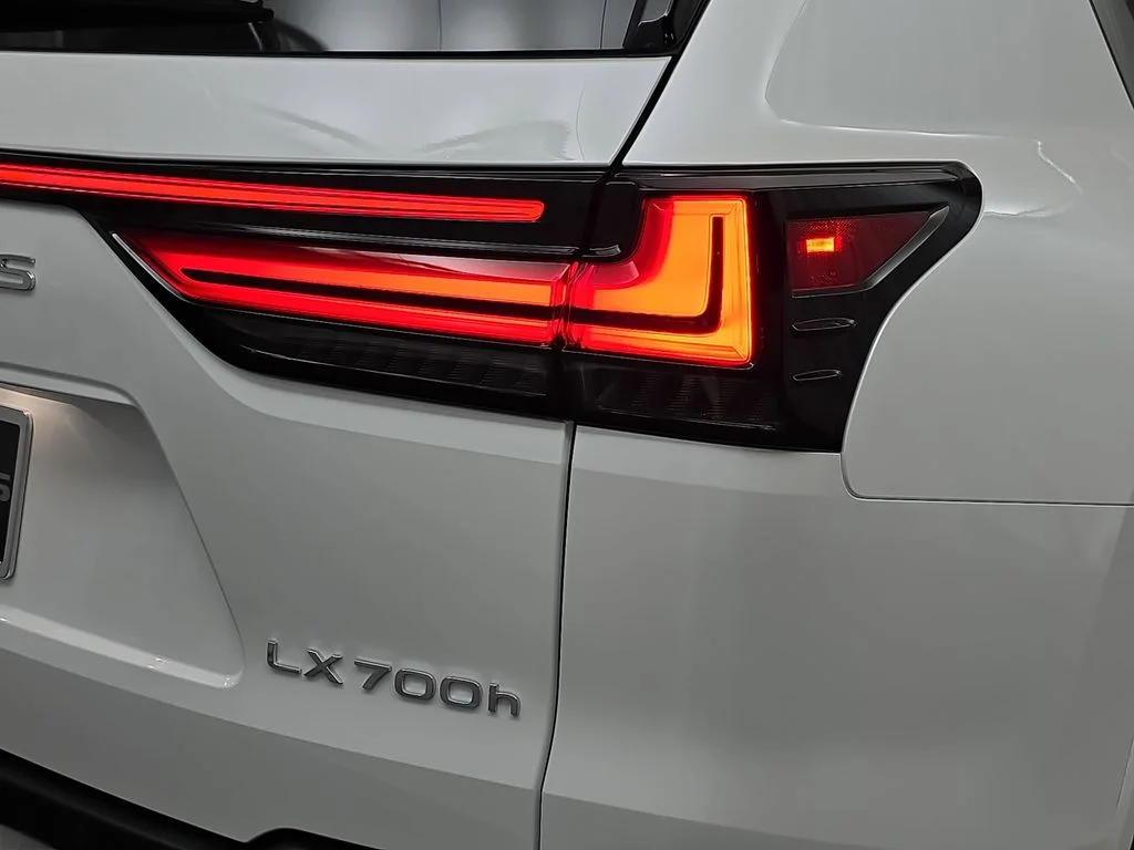 New 2026  Lexus 700h Luxury image 31