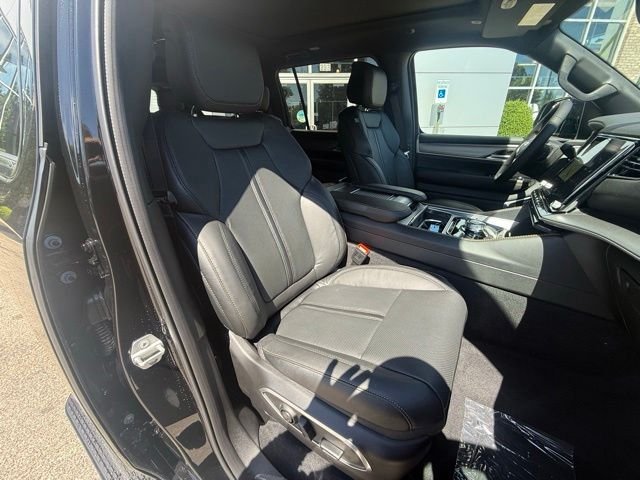 New 2026 High Gloss Black Exterior Paint Jeep Limited Reserve image 35