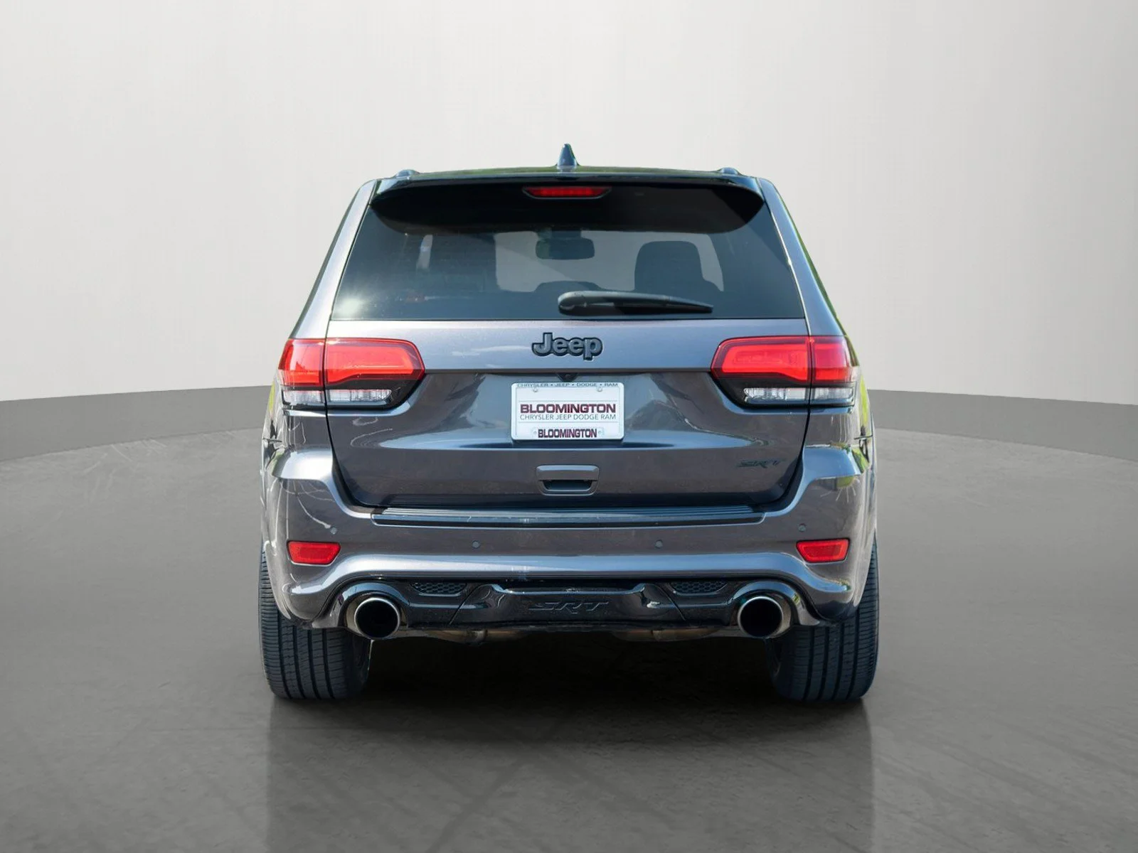 Used 2016 Granite Crystal Metallic Clearcoat Jeep SRT image 6