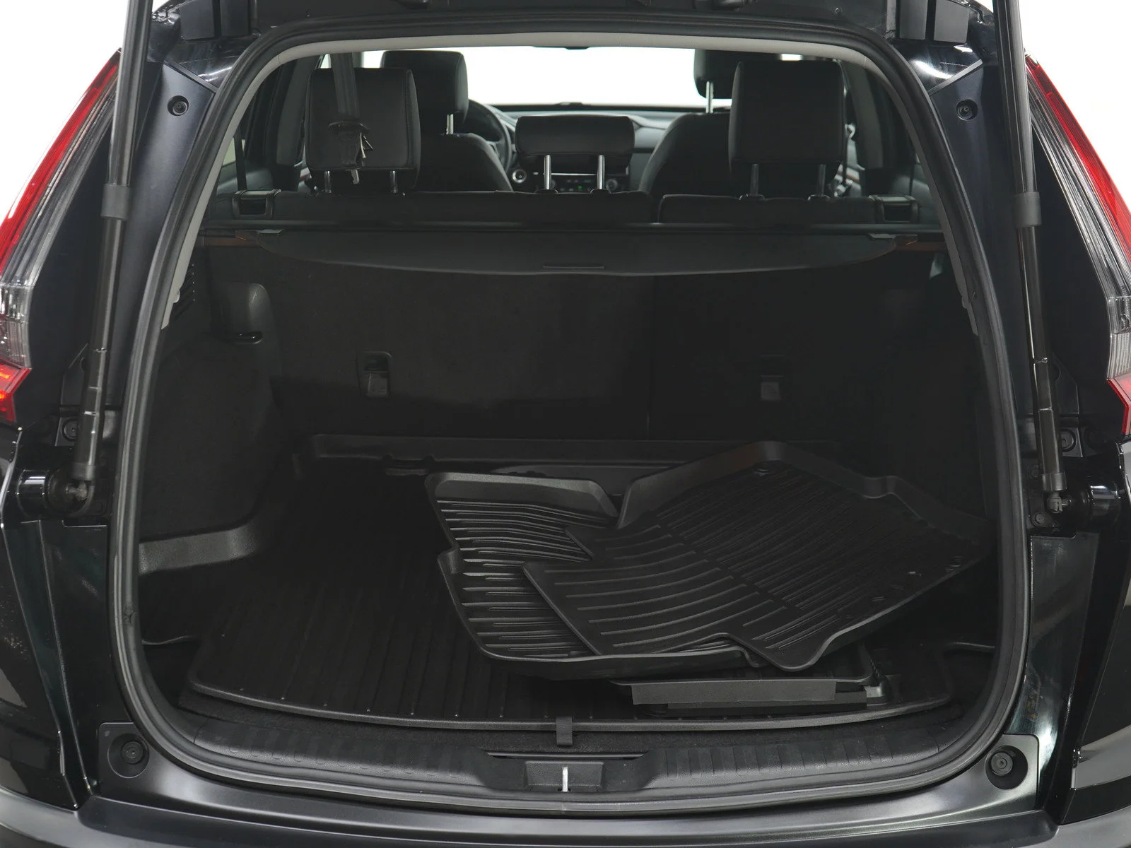 Used 2022 Black Honda 5D WAGON HYBRID TOURING image 9
