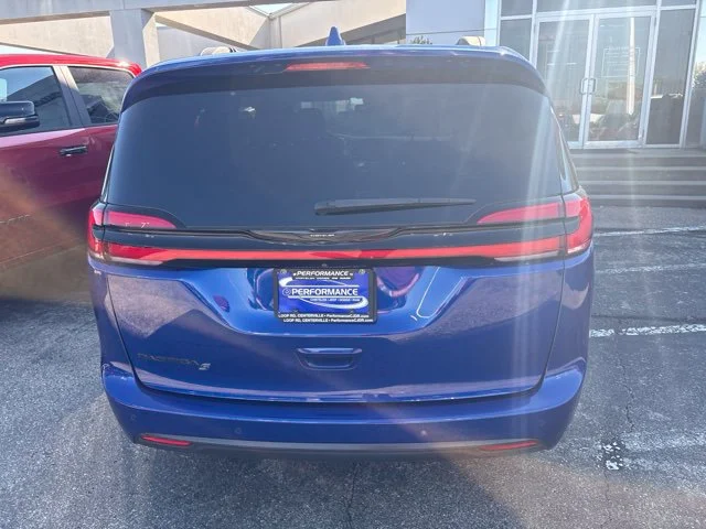 Used 2021 Ocean Blue Metallic Chrysler Touring image 5